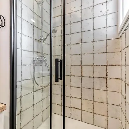 Cavi Laurier Apartment